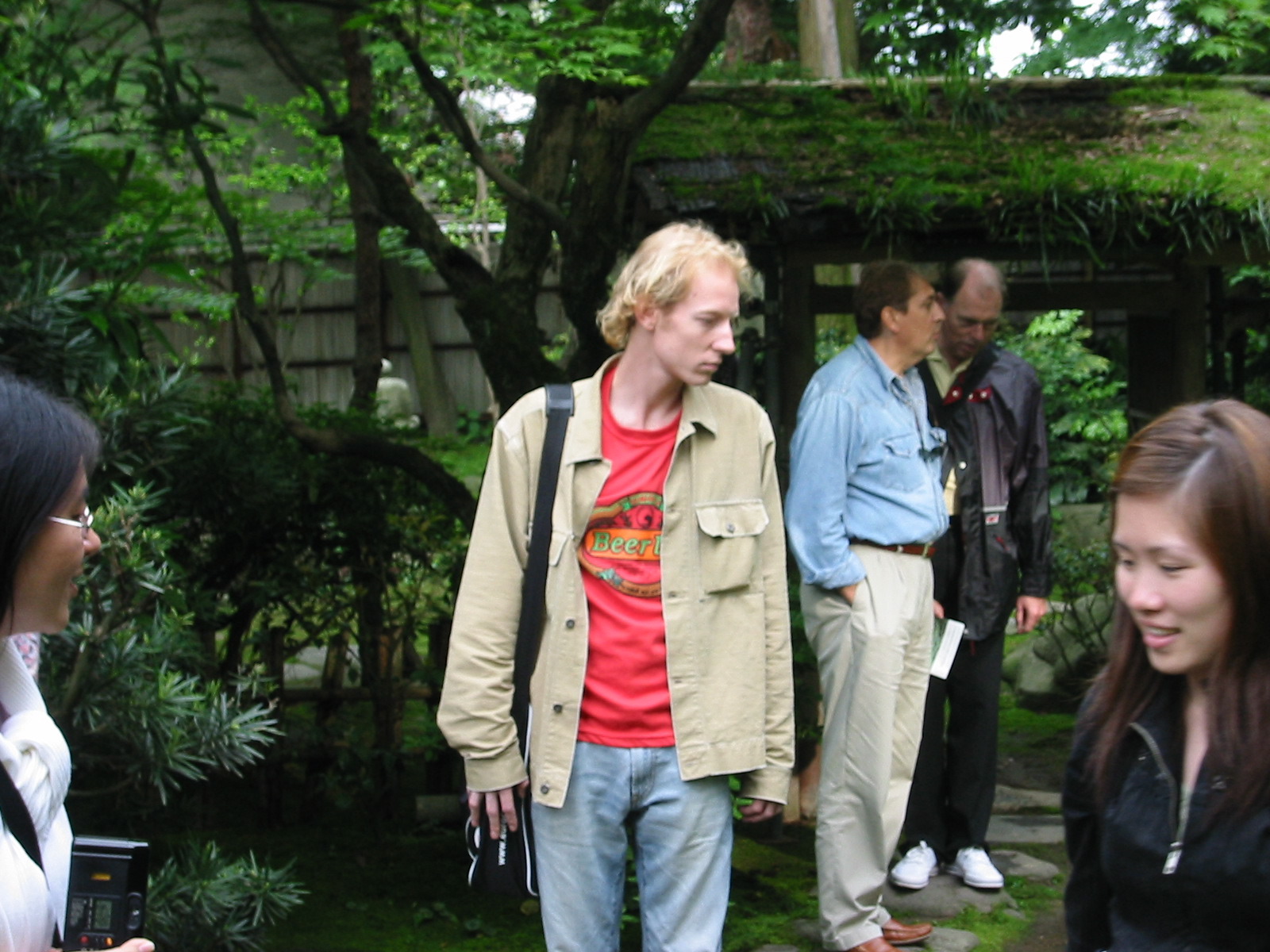 GroupNearGyokusenenExit.jpg
