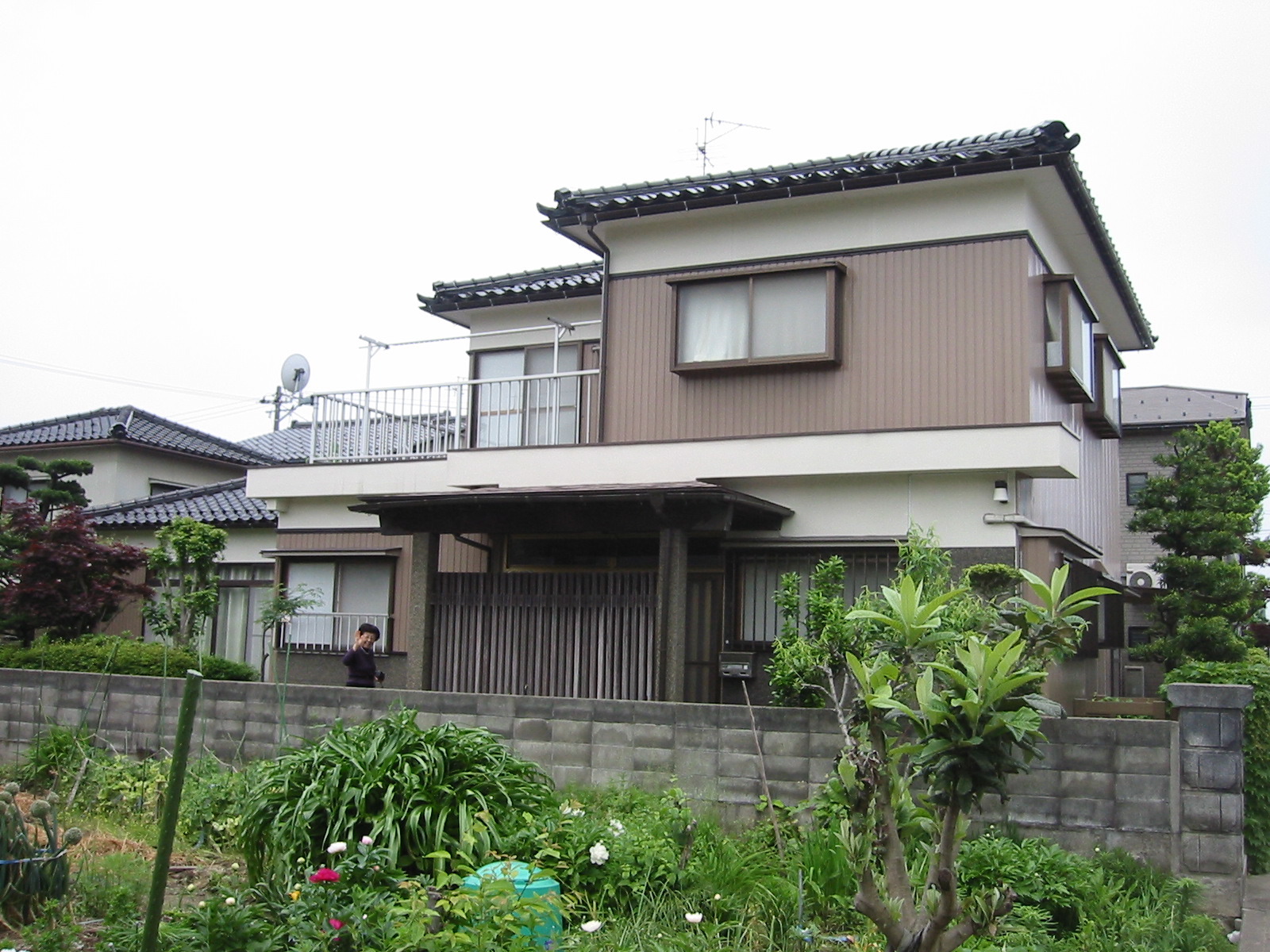 YoshikawaSanAndHouse.jpg