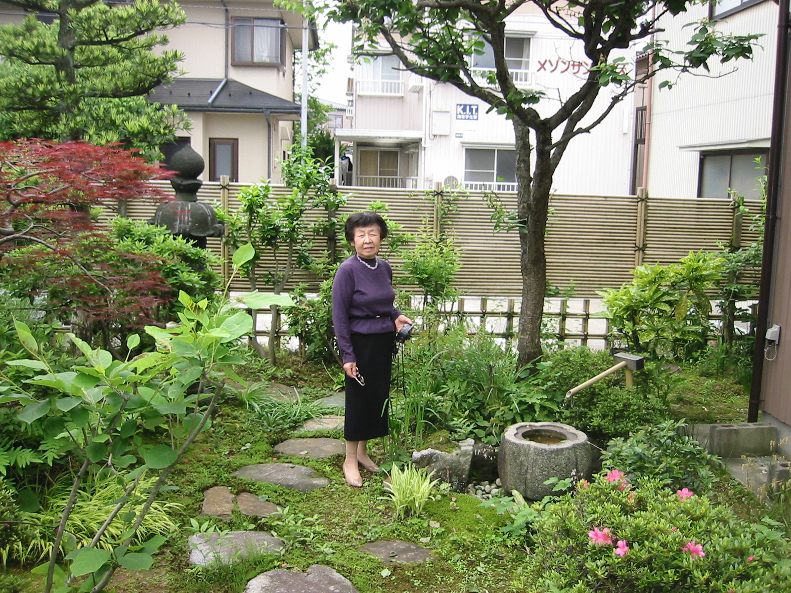 YoshikawaSanInNiwa.jpg